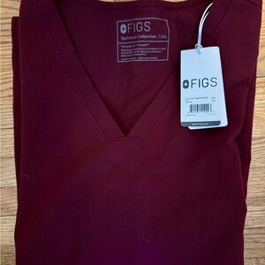 Figs Burgundy Three-Pocket Scrub Top